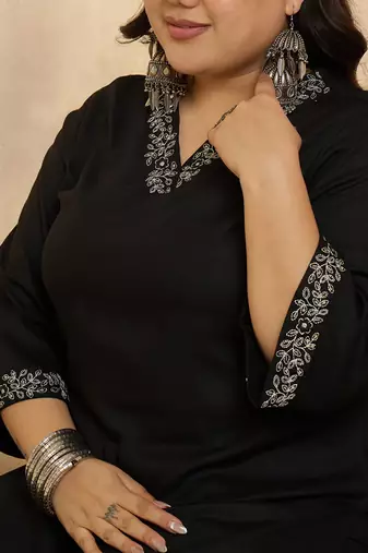 Plus Size Ethnic Motifs Embroidered Regular Thread Work Kurta with Trousers