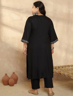 Plus Size Ethnic Motifs Embroidered Regular Thread Work Kurta with Trousers 4