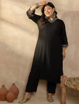 Plus Size Ethnic Motifs Embroidered Regular Thread Work Kurta with Trousers 5