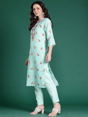 Floral Embroidered Thread Work Linen Kurta with Trousers & With Dupatta 7