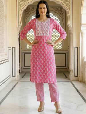 Women Ethnic Motifs Printed Regular Thread Work Kurta with Trousers 3
