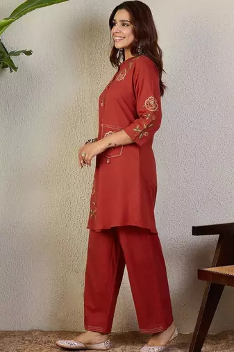 Women Floral Embroidered Regular Thread Work Pure Cotton Kurti with Trousers