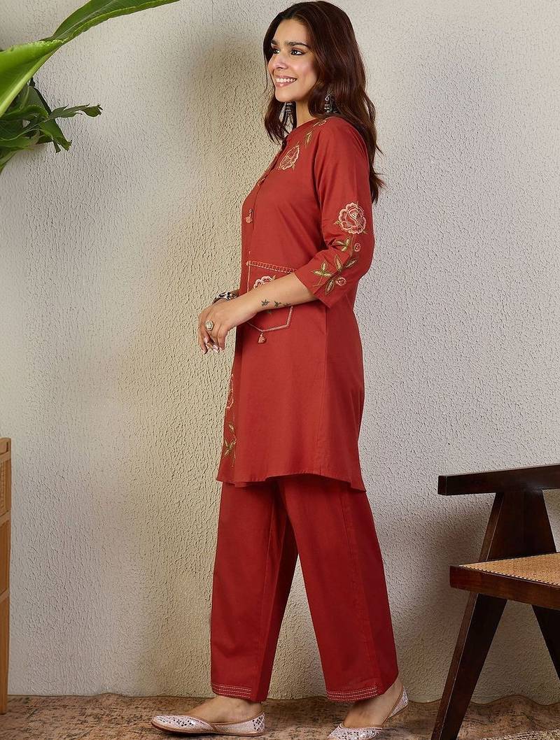 Women Floral Embroidered Regular Thread Work Pure Cotton Kurti with Trousers