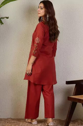 Women Floral Embroidered Regular Thread Work Pure Cotton Kurti with Trousers