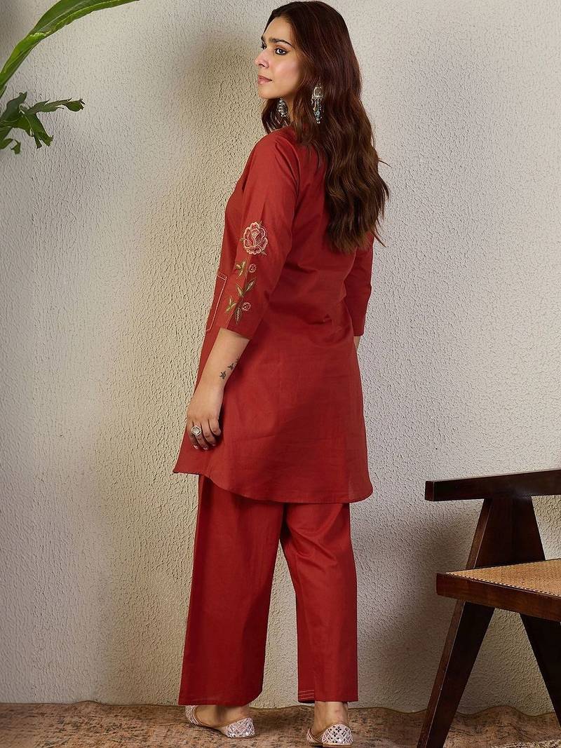 Women Floral Embroidered Regular Thread Work Pure Cotton Kurti with Trousers