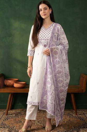 Women Floral Embroidered Regular Thread Work  Cotton Kurta with Trousers & With Dupatta