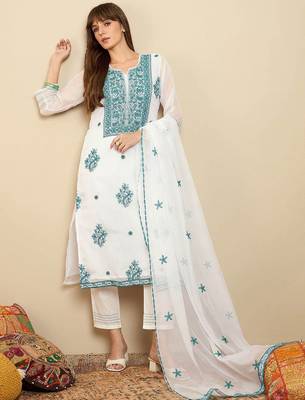 Floral Embroidered Thread Work Organza Straight Kurta With Trousers & Dupatta 2
