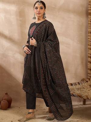 Women Ethnic Motifs Printed Cotton Kurta with Trousers & Dupatta 3