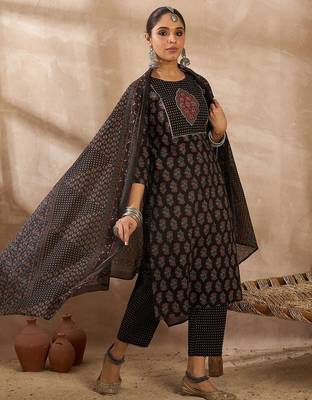 Women Ethnic Motifs Printed Cotton Kurta with Trousers & Dupatta 4
