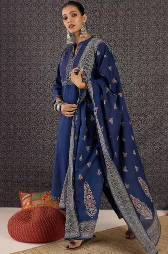 Embroidered Notch Neck Thread Work Pure Cotton Kurta With Trousers & Dupatta