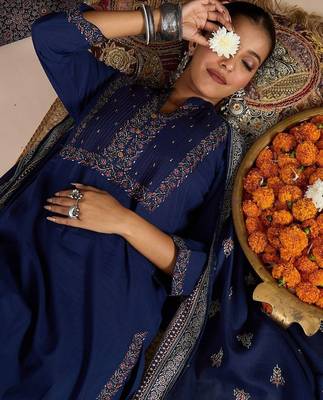 Embroidered Notch Neck Thread Work Pure Cotton Kurta With Trousers & Dupatta 7