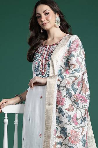 Women Floral Embroidered Thread Work Kurta With Trousers & Dupatta