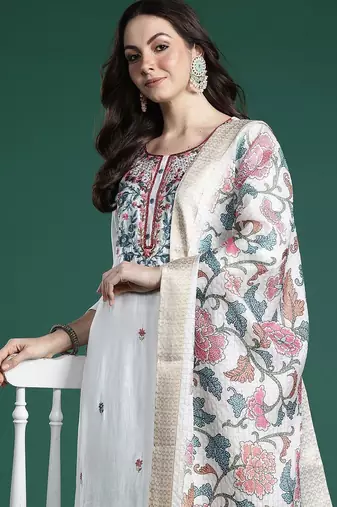 Women Floral Embroidered Thread Work Kurta With Trousers & Dupatta