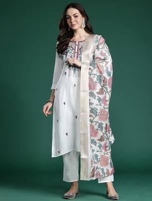 Women Floral Embroidered Thread Work Kurta With Trousers & Dupatta 2