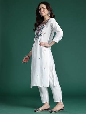 Women Floral Embroidered Thread Work Kurta With Trousers & Dupatta 6