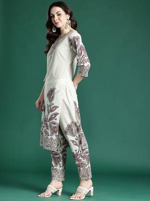 Floral Embroidered Pure Cotton Kurta with Trousers & Dupatta 6