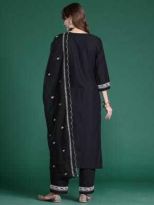 Floral Embroidered Pure Cotton Kurta with Trousers & Dupatta 7