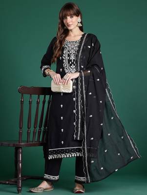 Floral Embroidered Pure Cotton Kurta with Trousers & Dupatta 8