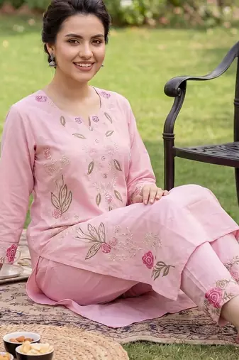 Women Floral Embroidered Regular Thread Work Pure Cotton Kurta with Trousers