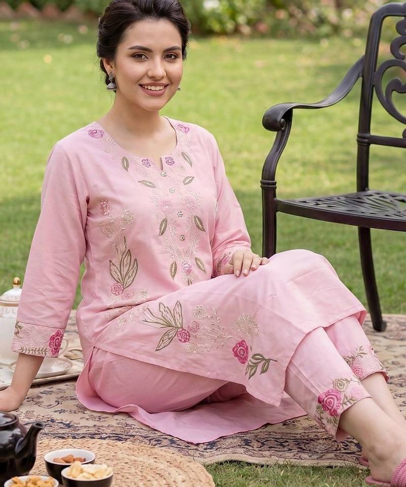Women Floral Embroidered Regular Thread Work Pure Cotton Kurta with Trousers
