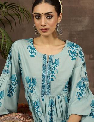 Women Floral Printed Pleated Pure Cotton Kurta Set 1