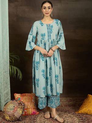 Women Floral Printed Pleated Pure Cotton Kurta Set 2