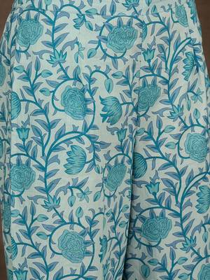 Women Floral Printed Pleated Pure Cotton Kurta Set 3