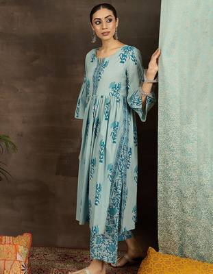 Women Floral Printed Pleated Pure Cotton Kurta Set 4