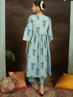 Women Floral Printed Pleated Pure Cotton Kurta Set 5