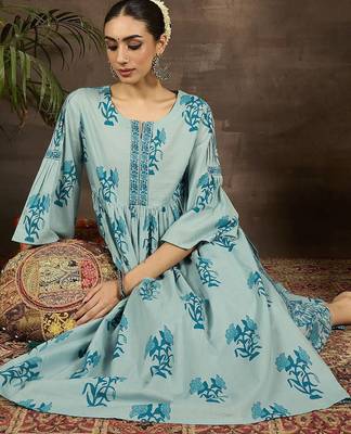Women Floral Printed Pleated Pure Cotton Kurta Set 6