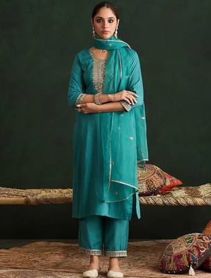 Women Ethnic Motifs Embroidered Regular Thread Work Kurta with Trousers & With Dupatta 2