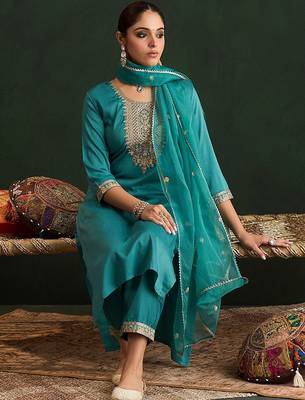 Women Ethnic Motifs Embroidered Regular Thread Work Kurta with Trousers & With Dupatta 7