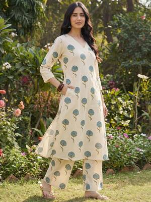 Women Floral Printed Regular Pure Cotton Kurta with Palazzos 1