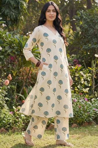 Women Floral Printed Regular  Cotton Kurta with Palazzos