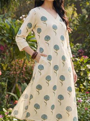 Women Floral Printed Regular Pure Cotton Kurta with Palazzos 2