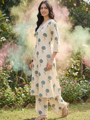 Women Floral Printed Regular Pure Cotton Kurta with Palazzos 3