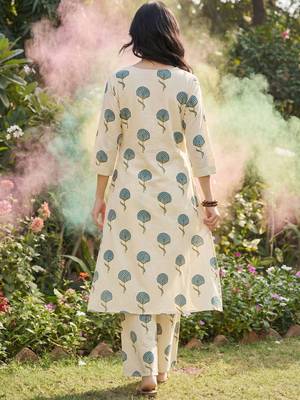 Women Floral Printed Regular Pure Cotton Kurta with Palazzos 4