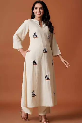 Women Embroidered Regular Thread Work Pure Cotton Kurta with Palazzos