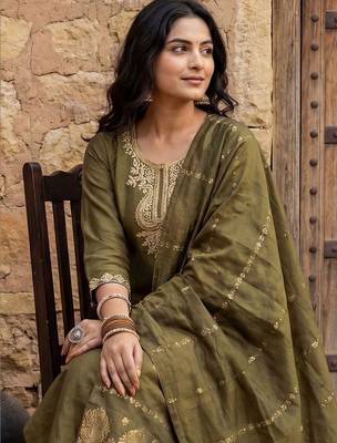 Women Ethnic Motifs Embroidered Regular Thread Work Kurta with Trousers & With Dupatta 3
