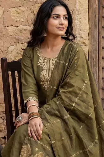 Women Ethnic Motifs Embroidered Regular Thread Work Kurta with Trousers & With Dupatta
