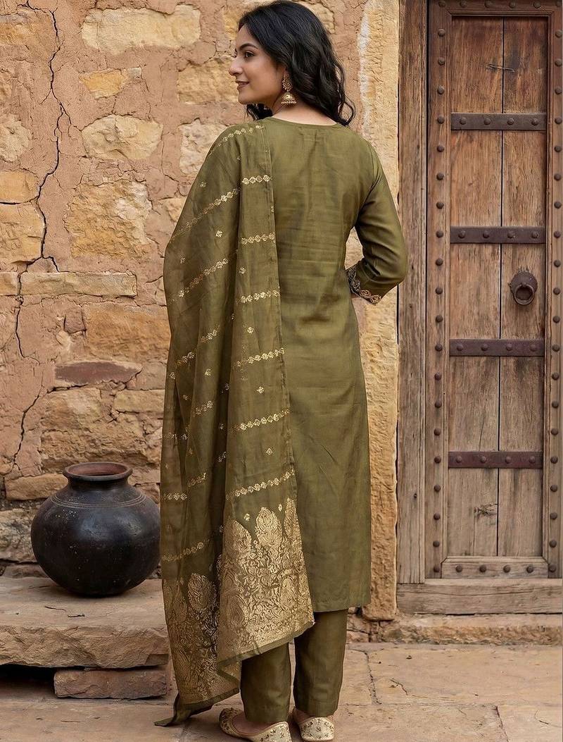Women Ethnic Motifs Embroidered Regular Thread Work Kurta with Trousers & With Dupatta