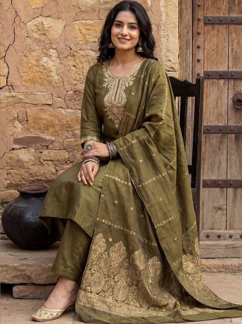 Women Ethnic Motifs Embroidered Regular Thread Work Kurta with Trousers & With Dupatta