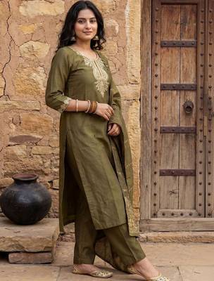 Women Ethnic Motifs Embroidered Regular Thread Work Kurta with Trousers & With Dupatta 6