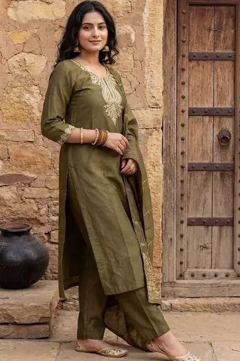 Women Ethnic Motifs Embroidered Regular Thread Work Kurta with Trousers & With Dupatta