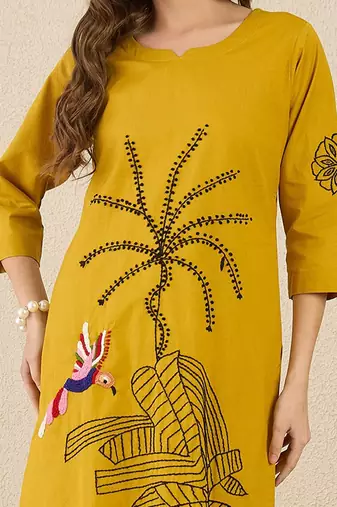 Floral Embroidered Round Neck Thread Work Pure Cotton Straight Kurta & Trousers