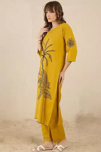 Floral Embroidered Round Neck Thread Work Pure Cotton Straight Kurta & Trousers