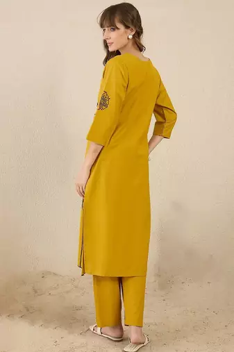 Floral Embroidered Round Neck Thread Work Pure Cotton Straight Kurta & Trousers