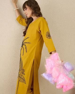 Floral Embroidered Round Neck Thread Work Pure Cotton Straight Kurta & Trousers 7
