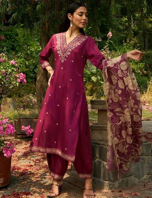Ethnic Motifs Embroidered V-Neck Thread Work Straight Kurta with Salwar & Dupatta 1