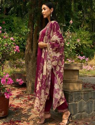 Ethnic Motifs Embroidered V-Neck Thread Work Straight Kurta with Salwar & Dupatta 4